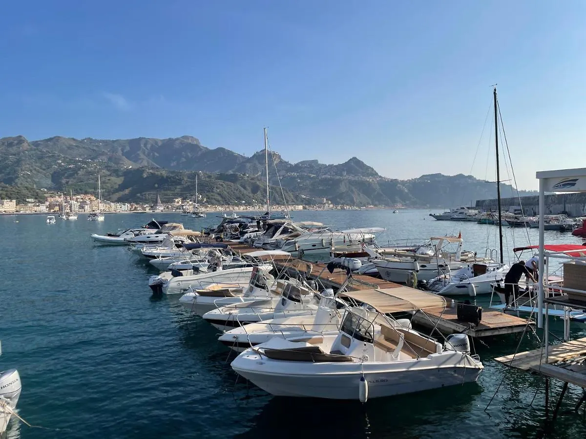La Finestra Sul Mare Modern Apartment 지아르디니낙소스
