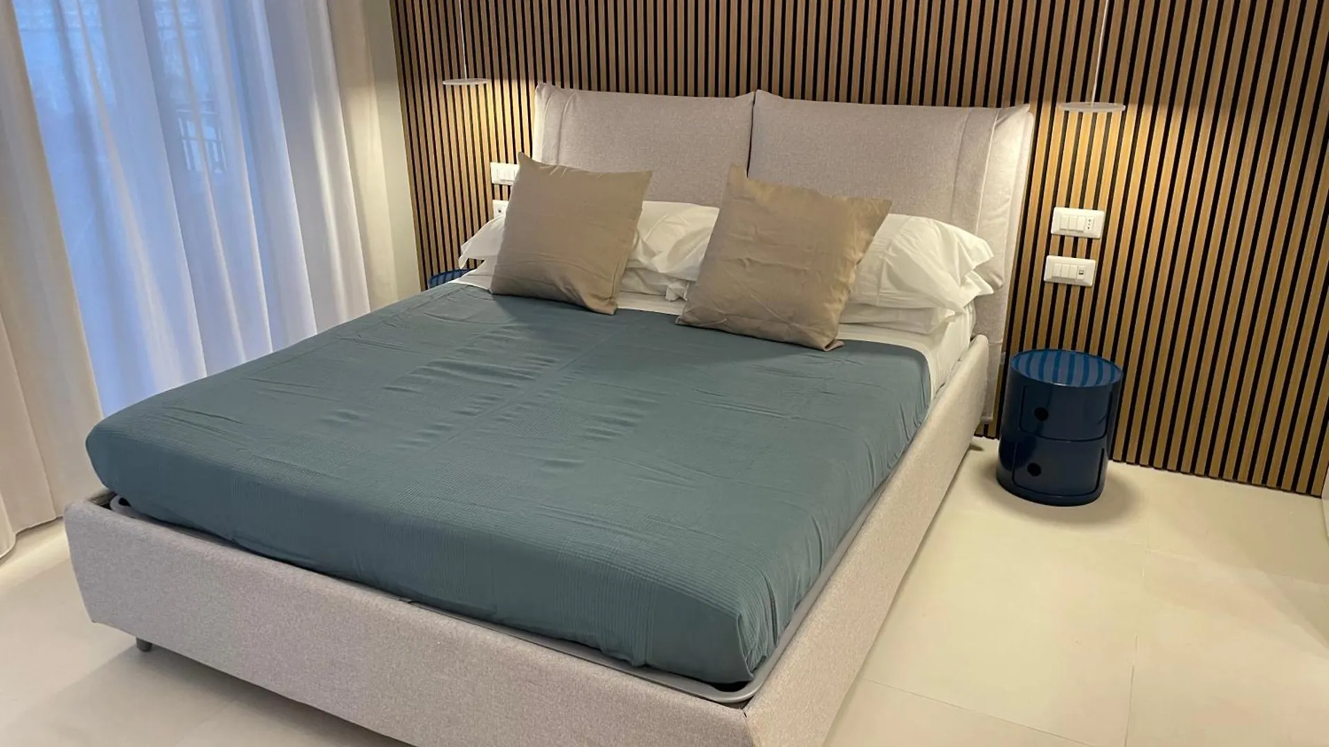 La Finestra Sul Mare Modern Apartment 지아르디니낙소스