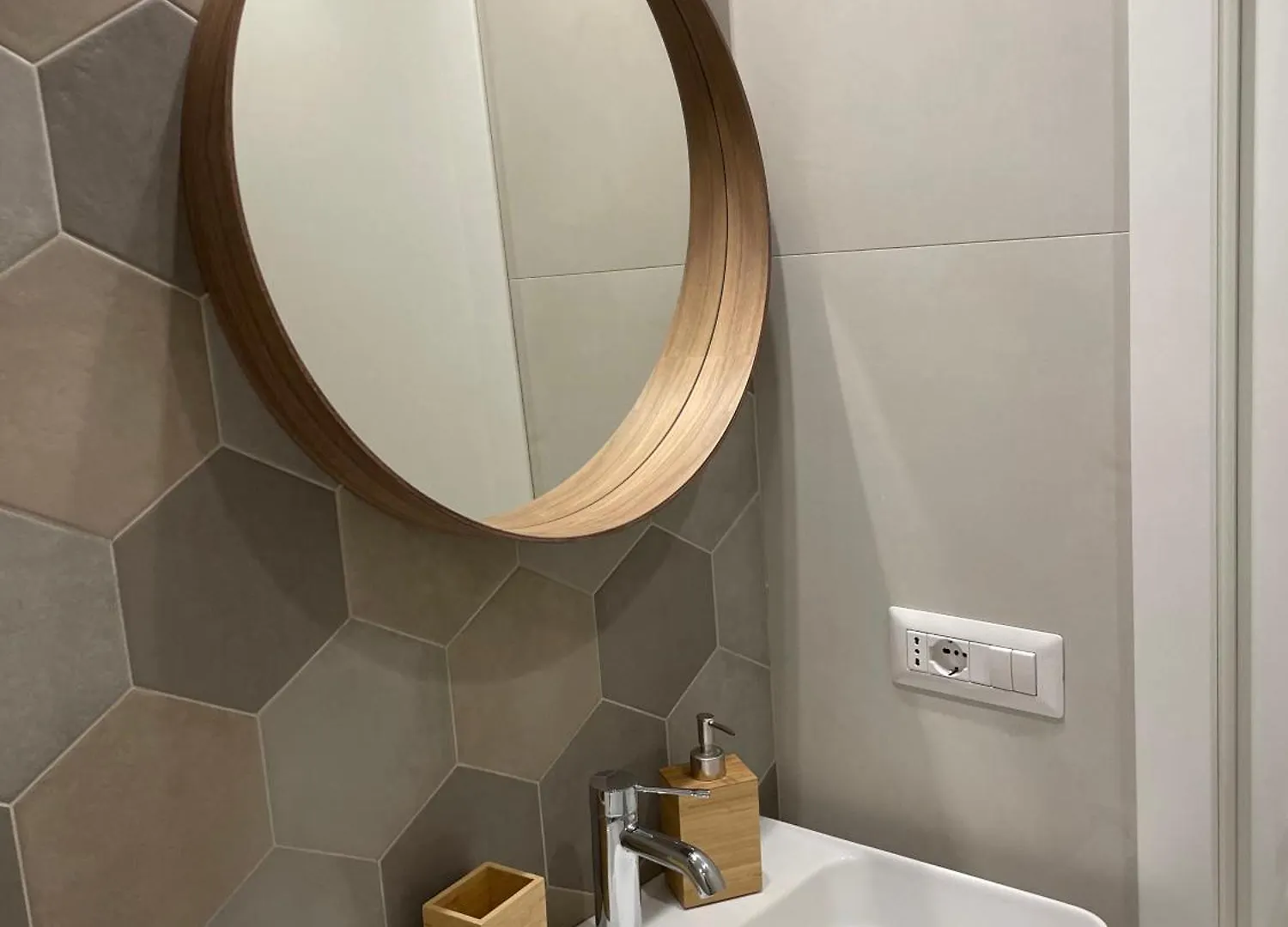 La Finestra Sul Mare Modern Apartment 지아르디니낙소스